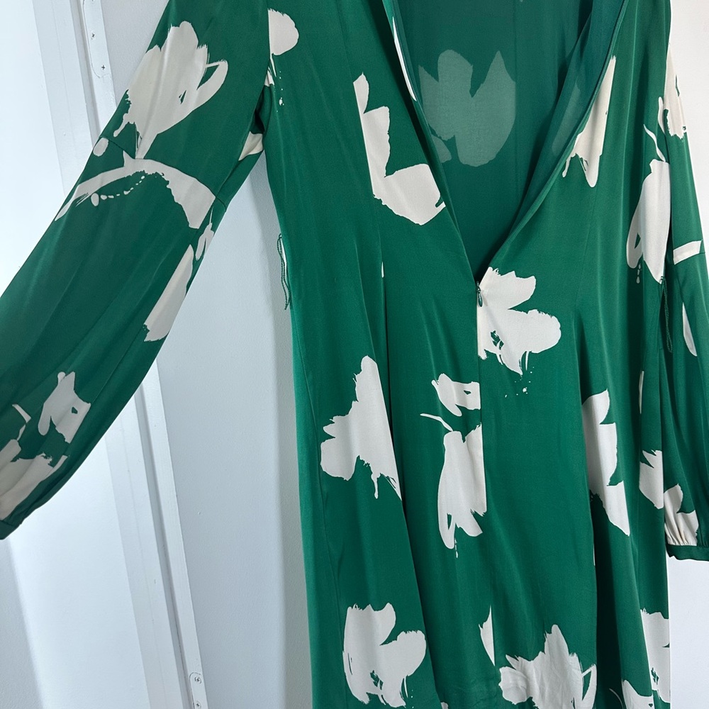 Lewit size 6 (s) Green Floral Long Sleeve Dress